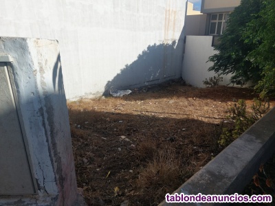 Solar urbanizable en esquina, Un lateral libre.