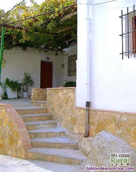 Bonita casa en el pueblo de Belerda, ubicada a la 